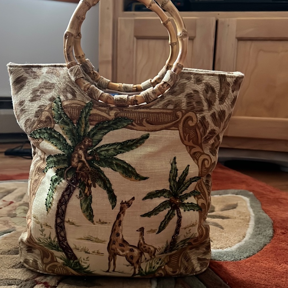 Safari purse